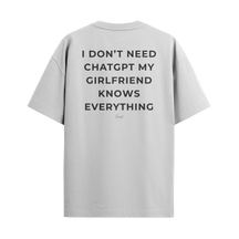 Camiseta "I Don't Need Chat GPT, My Girlfriend Knows Everything"