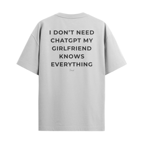 Camiseta "I Don't Need Chat GPT, My Girlfriend Knows Everything"
