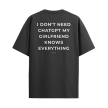 Camiseta "I Don't Need Chat GPT, My Girlfriend Knows Everything"